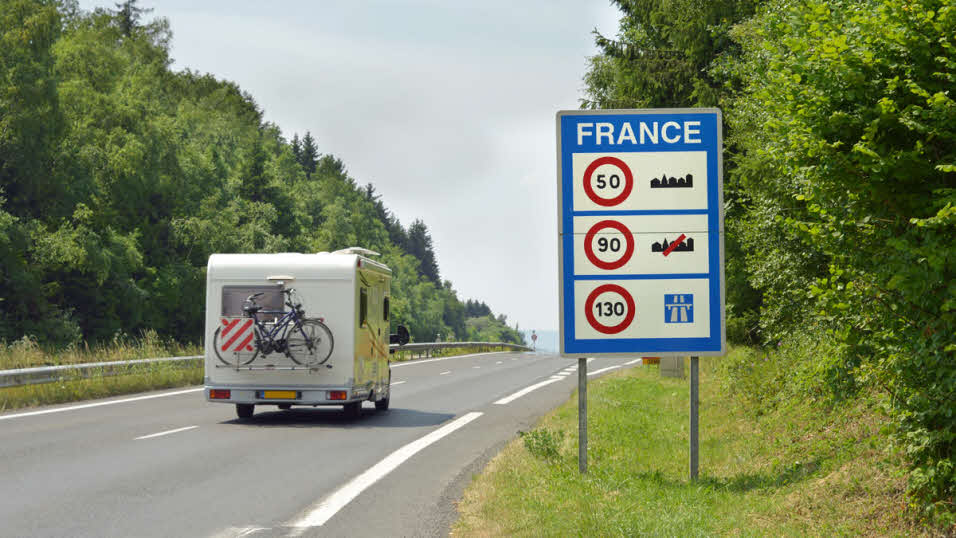 caravan speed limits in France